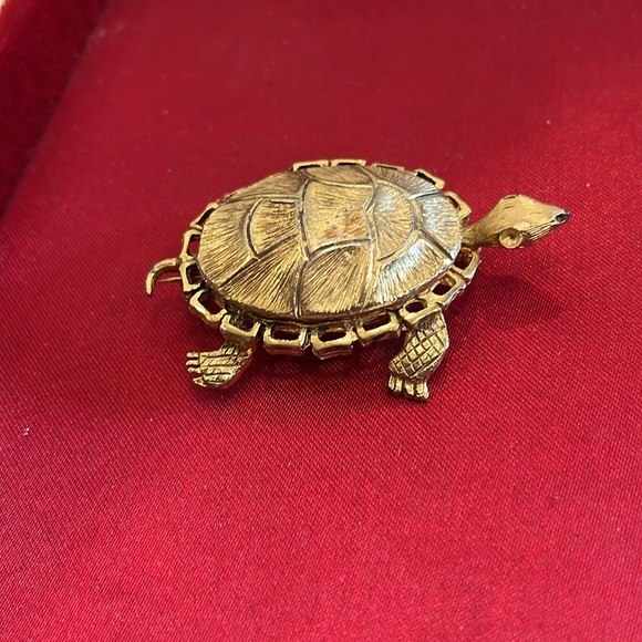 Vintage Brooches/Pins set of 3. Roaster Toledo Spain, Turtle Pell & Squirrel. - Picture 5 of 15